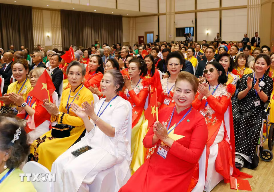 c5d40a5aebc4e51f9b5ad30a1d8d84ca4e-_ttxvn-2705-tong-bi-thu-chu-tich-nuoc-to-lam-cong-dong-nguoi-viet-tai-thai-lan-9.jpg.avif.jpg