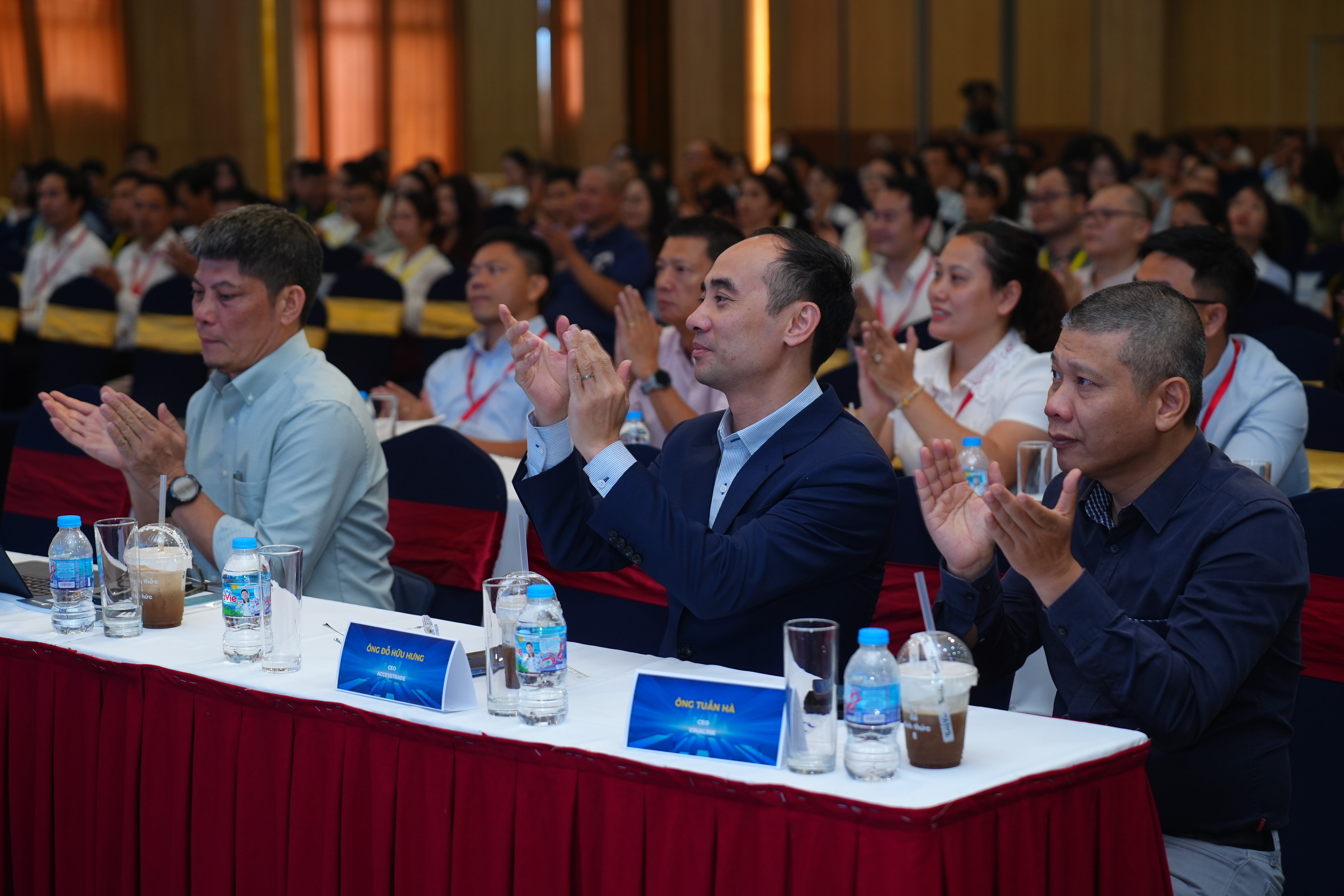 Các đại biểu tham dự diễn đàn....