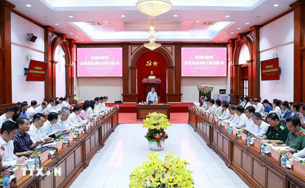 Thủ tướng Lê Minh Hưng làm việc với Ban Thường vụ Tỉnh uỷ Đồng Tháp. (Ảnh: Dương Giang/TTXVN) ttxvn-thu-tuong-le-minh-hung-lam-viec-voi-ban-thuong-vu-tinh-uy-dong-thap-27-2.jpg
