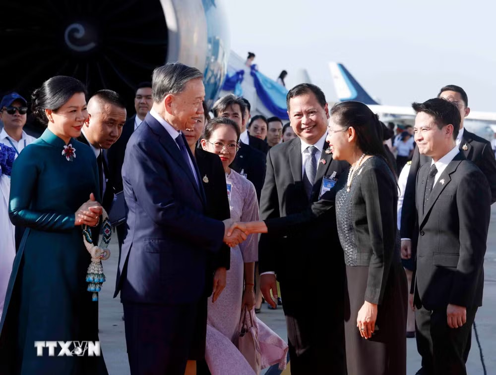 Lễ đón Tổng Bí thư, Chủ tịch nước Tô Lâm và Phu nhân tại sân bay quân sự 2, Khu vực sân bay quốc tế Don Mueng. (Ảnh: Thống Nhất/TTXVN) ttxvn-tong-bi-thu-chu-tich-nuoc-to-lam-va-phu-nhan-den-thu-do-bangkok-8788226.jpg