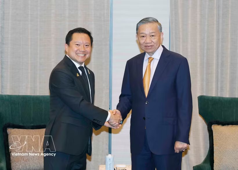Party General Secretary and State President To Lam receives Thapana Sirivadhanabhakdi, Executive Chairman of TCC Group and CEO of Thai Beverage Public Company Limited (ThaiBev), in Bangkok on May 27, 2026. (Photo: VNA)