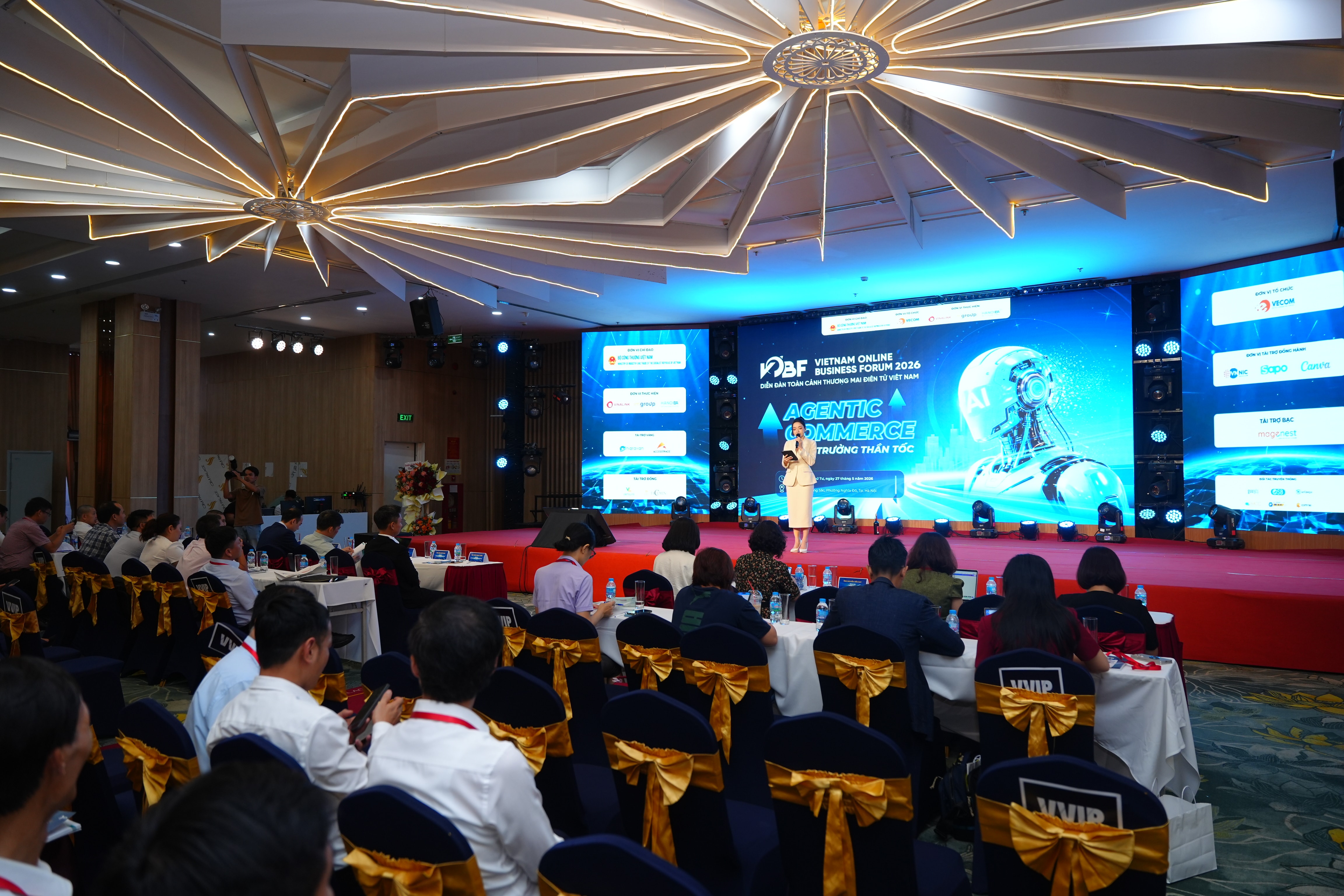 Toàn cảnh diễn đàn.