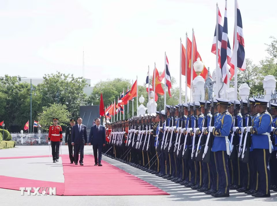 a3d3a7ded775dda-_ttxvn-le-don-tong-bi-thu-chu-tich-nuoc-to-lam-va-phu-nhan-tham-chinh-thuc-vuong-quoc-thai-lan-3.jpg.avif.jpg