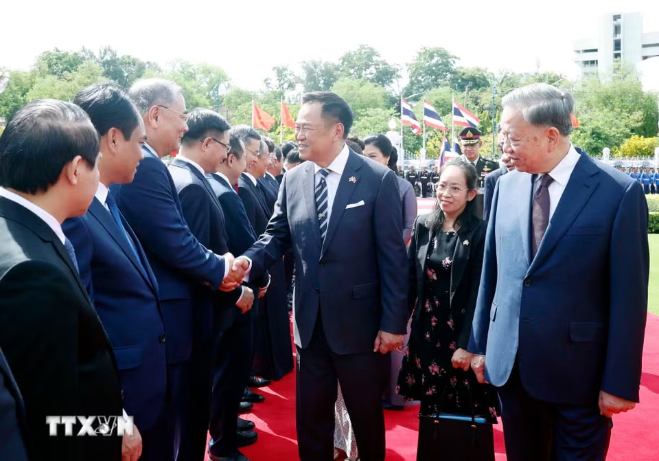 d98289c5b063092e3-_ttxvn-le-don-tong-bi-thu-chu-tich-nuoc-to-lam-va-phu-nhan-tham-chinh-thuc-vuong-quoc-thai-lan-11.jpg.avif.jpg
