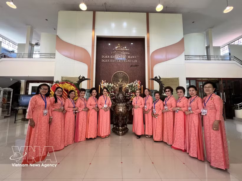 OVs in Thaialnd at President Ho Chi Minh relic site in Udon Thani (Photo: VNA)