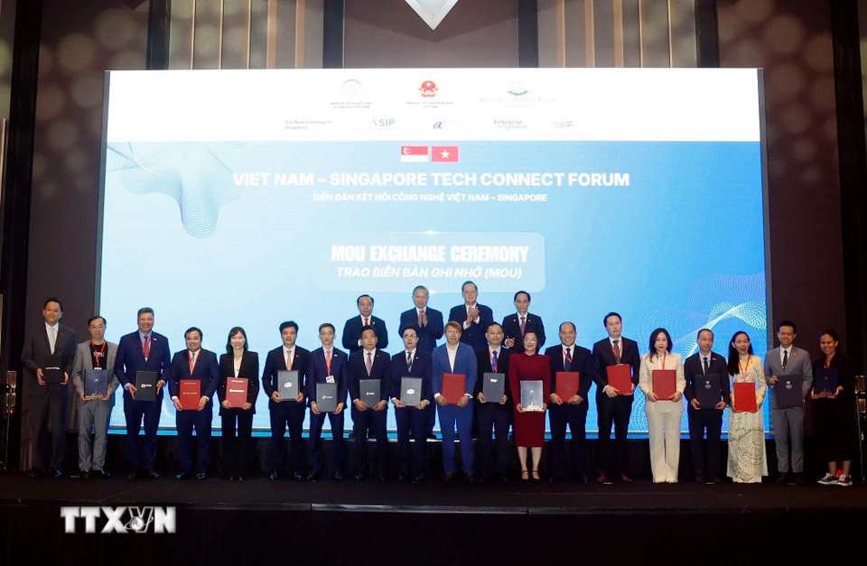 cd4c3cde6d0f534623a7af2e97ed0766382cb33d2faf259-_ttxvn-2905-tong-bi-thu-chu-tich-nuoc-dien-dan-cong-nghe-viet-nam-singapore.jpg