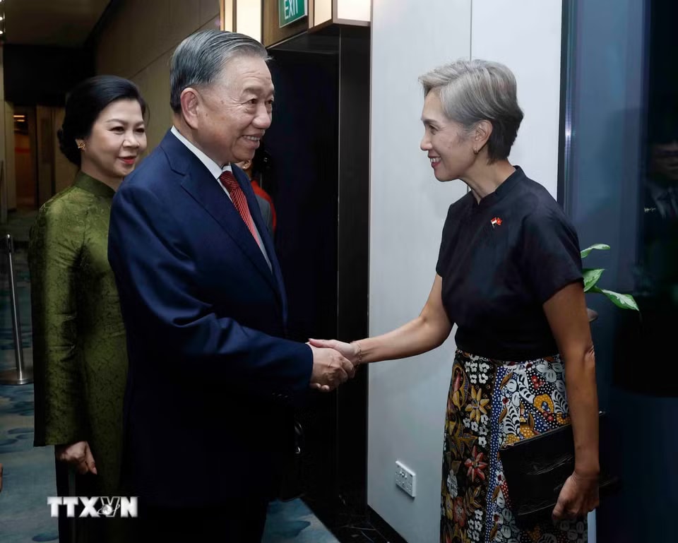 d3e9da6-_ttxvn-tong-bi-thu-chu-tich-nuoc-to-lam-va-phu-nhan-bat-dau-chuyen-tham-cap-nha-nuoc-toi-singapore2.jpg.avif.jpg