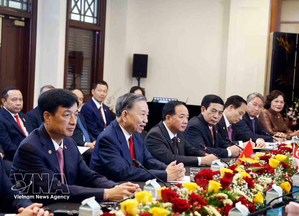 vnanet-general-secretary-and-president-to-lam-and-singaporean-pm-2.jpg