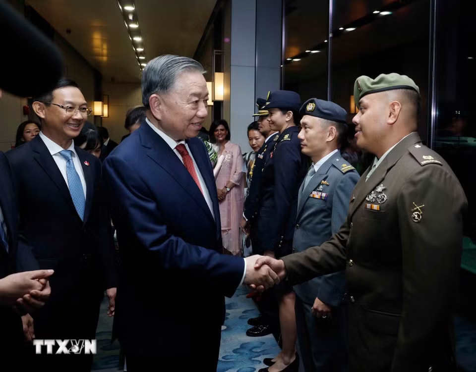 f568eddb0eb45ff-_ttxvn-tong-bi-thu-chu-tich-nuoc-to-lam-va-phu-nhan-bat-dau-chuyen-tham-cap-nha-nuoc-toi-singapore3.jpg.avif.jpg