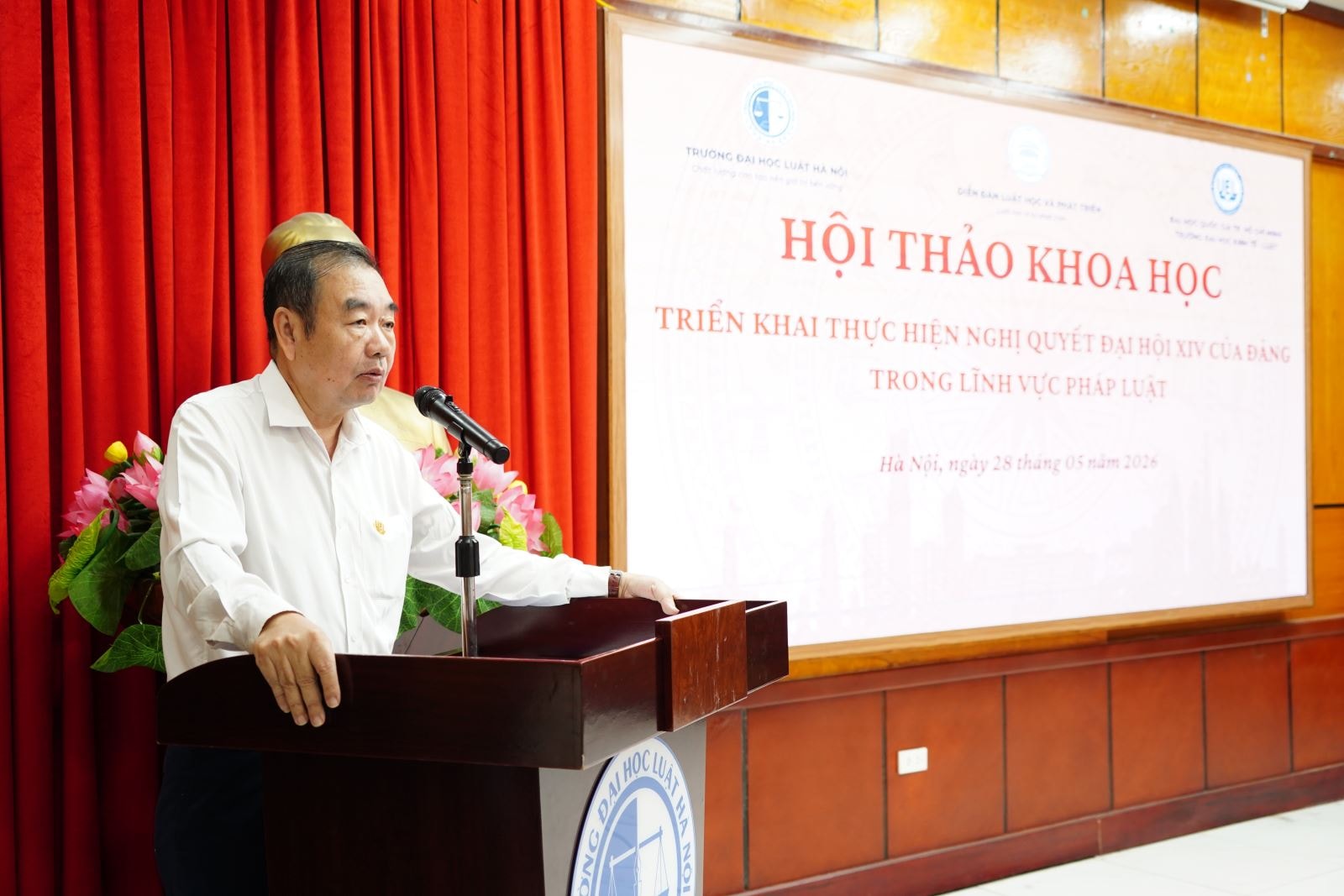PGS.TS. Lê Vũ Nam - Phó Hiệu trưởng Trường Đại học Kinh tế - Luật (ĐHQG HCM) phát biểu dẫn đề hội thảo