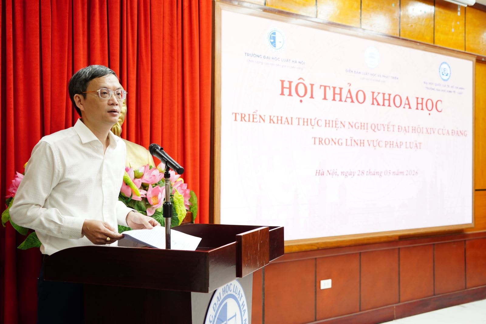 PGS.TS. Nguyễn Bá Bình - Phó Hiệu trưởng Trường Đại học Luật Hà Nội phát biểu khai mạc hội thảo