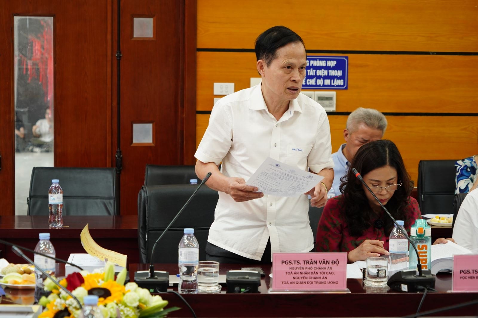 PGS.TS. Trần Văn Độ (Nguyên Phó Chánh án TAND Tối cao) phát biểu thảo luận tại hội nghị