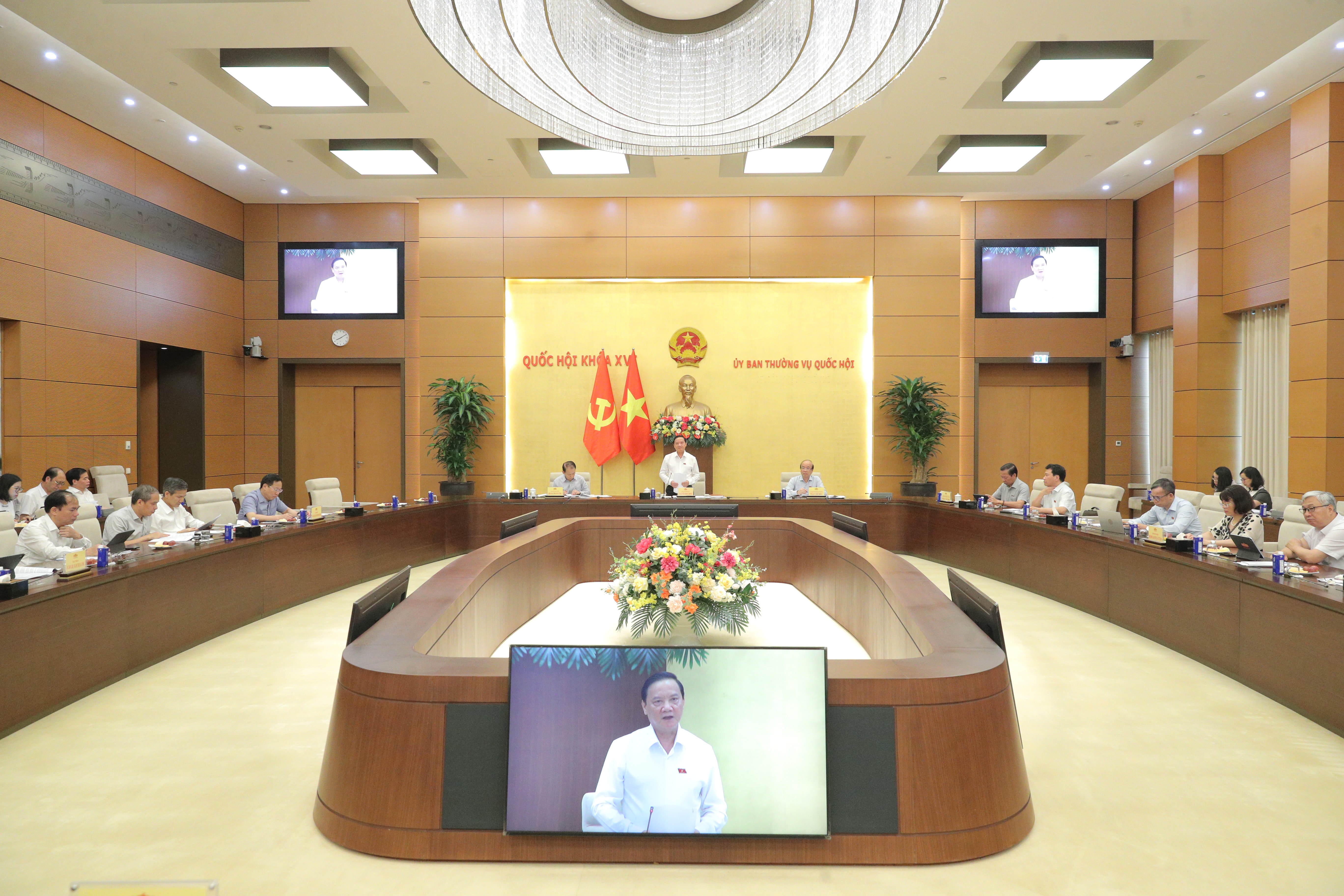 Toàn cảnh