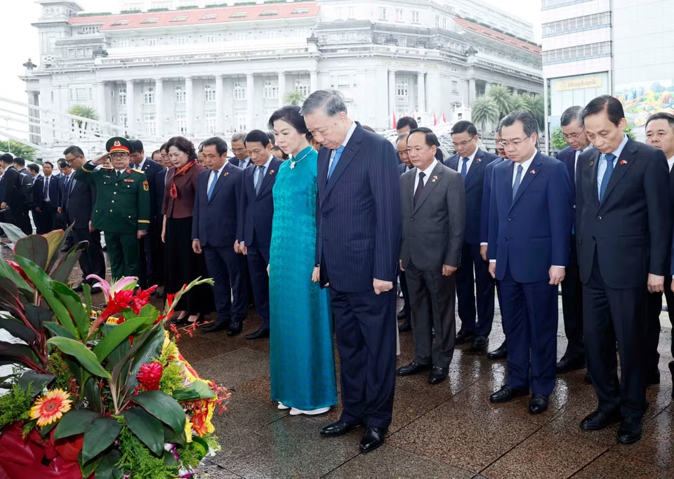 hu-chu-tich-nuoc-to-lam-va-phu-nhan-cung-doan-dai-bieu-cap-cao-viet-nam-dang-hoa-tai-tuong-dai-chu-tich-ho-chi-minh.jpg.avif.jpg