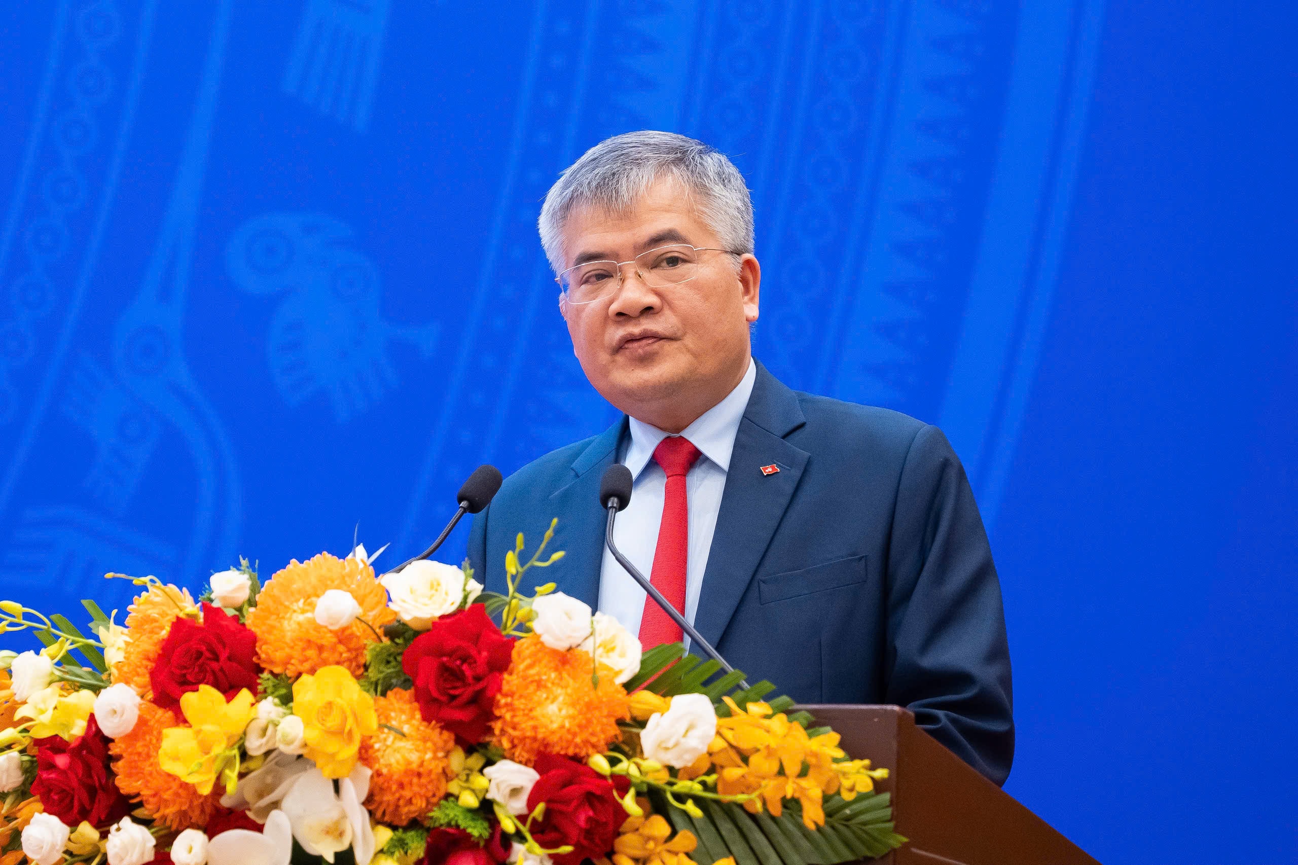 Der stellvertretende Leiter des Präsidialamtes, Can Dinh Tai, spricht auf der Pressekonferenz.