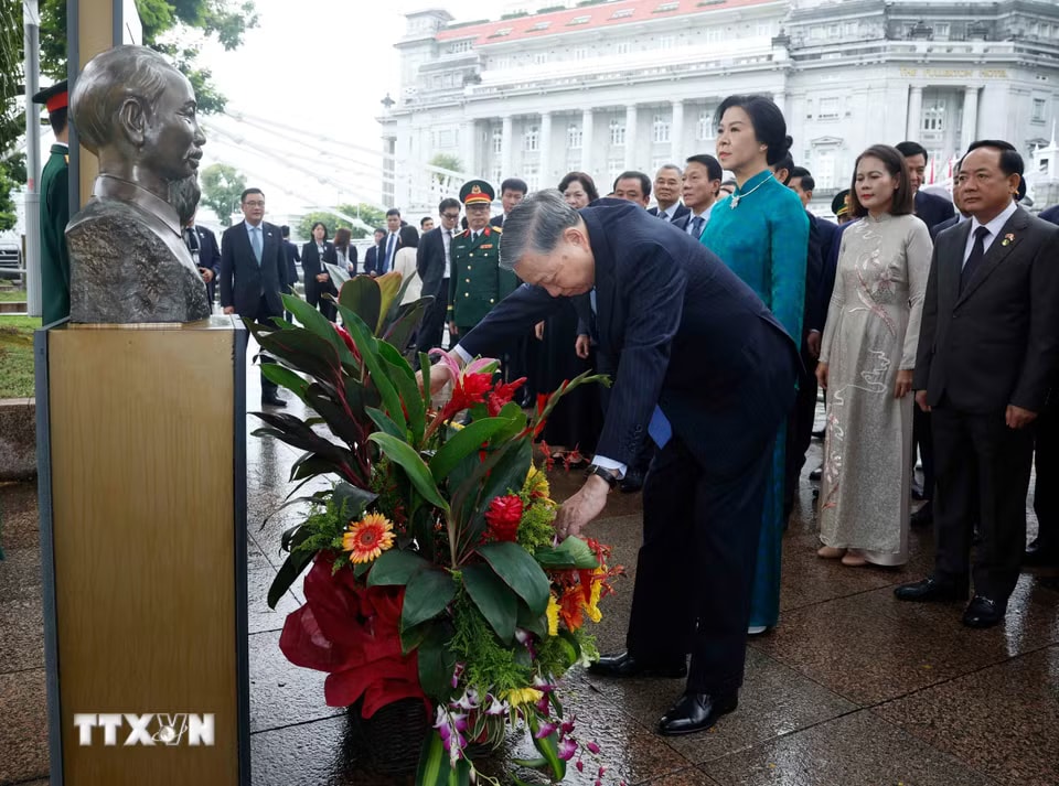 u-chu-tich-nuoc-to-lam-va-phu-nhan-cung-doan-dai-bieu-cap-cao-viet-nam-dang-hoa-tai-tuong-dai-chu-tich-ho-chi-minh2.jpg.avif.jpg