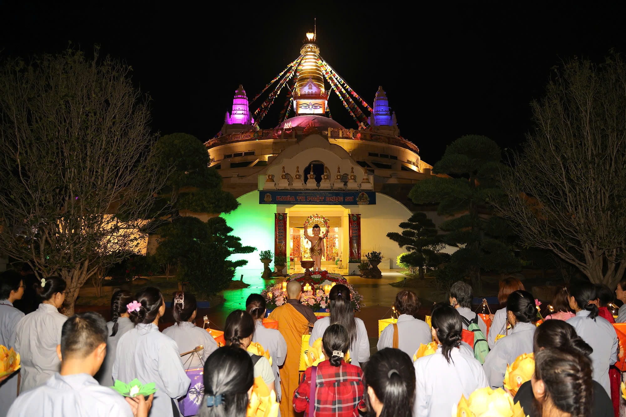 Đại Bảo tháp Mandala trong đêm Rằm tháng Tư - Ngày Phật Đản