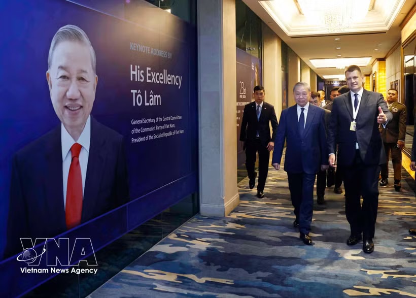 General Secretary of the Communist Party of Vietnam Central Committee and President of Vietnam To Lam arrives to attend the 23rd Shangri-La Dialogue in Singapore on May 29. (Photo: VNA)