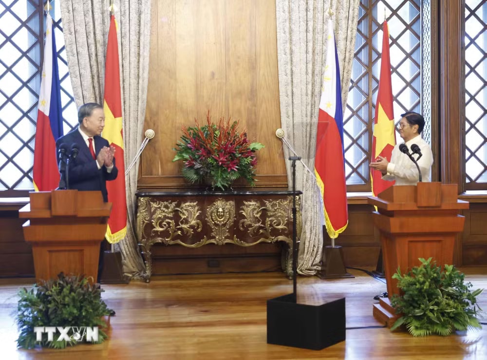 b0c8972265f49d8f86164867992-_ttxvn-tong-bi-thu-chu-tich-nuoc-to-lam-va-tong-thong-philippines-gap-go-bao-chi-0106-1.jpg.avif.jpg