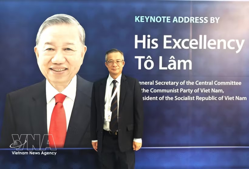 The Cambodian scholar is impressed by Party Genereral Secretary and State President To Lam's keynote address. (Photo: VNA)