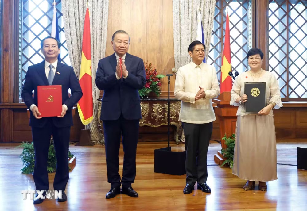 vn-tong-bi-thu-chu-tich-nuoc-to-lam-va-tong-thong-philippines-chung-kien-trao-van-kien-hop-tac-giua-hai-nuoc-0106-4.jpg.avif.jpg