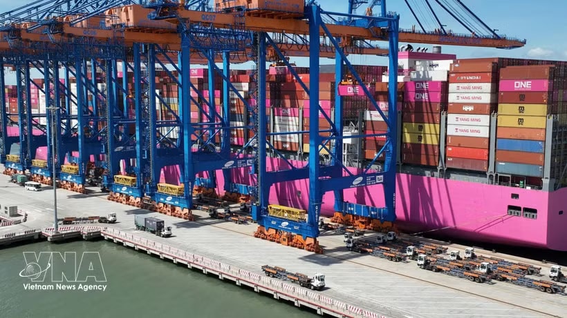 Container handling operations at Gemalink Port in the Cai Mep–Thi Vai port complex, Tan Phuoc ward, Ho Chi Minh City. (Photo: VNA)