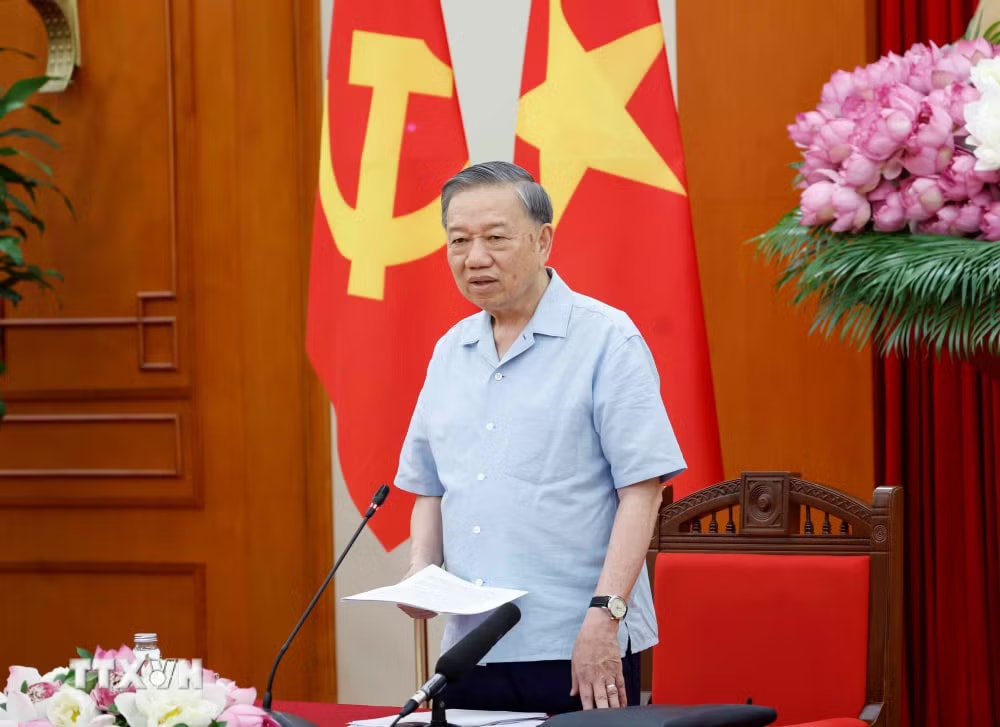 cbd10440e452231cf6671ceb-_ttxvn-tong-bi-thu-chu-tich-nuoc-to-lam-chu-tri-hop-so-ket-mo-hinh-chinh-quyen-3-cap-0206-2.jpg.avif