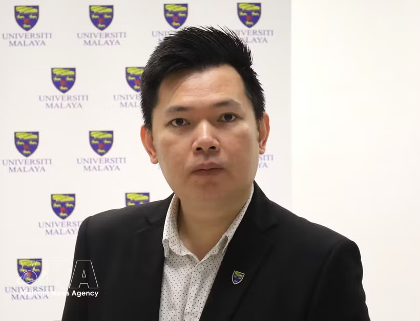 Malaysian strategic security analyst Collins Chong Yew Keat grants an interview to the Vietnam News Agency. (Photo: VNA)
