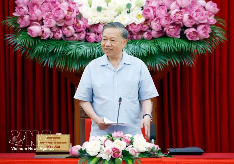 Party General Secretary and State President To Lam speaks at the meeting (Photo: VNA)