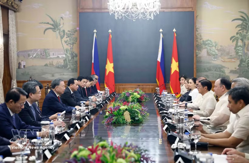 The talks between General Secretary of the Communist Party of Vietnam Central Committee and State President To Lam and Philippine President Ferdinand Romualdez Marcos Jr. in Manila on June 1 (Photo: VNA)