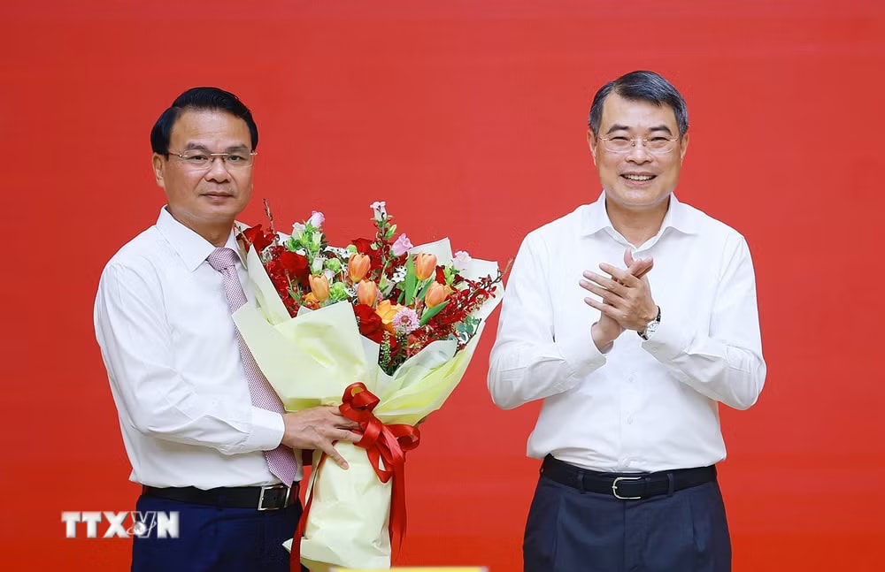 d187d2781c93c036f4833690ab2f0d8590ea7-_ttxvn-thu-tuong-chu-tri-hoi-nghi-lan-thu-nhat-ban-chap-hanh-dang-bo-chinh-phu-6.jpg.avif