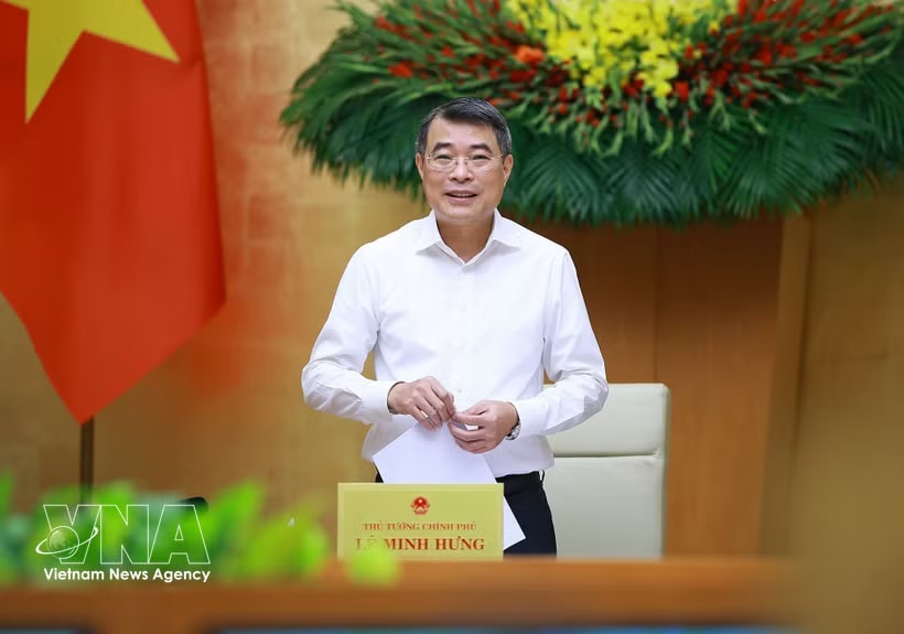 Prime Minister Le Minh Hung speaks at the Government’s regular meeting for May on June 3. (Photo: VNA)