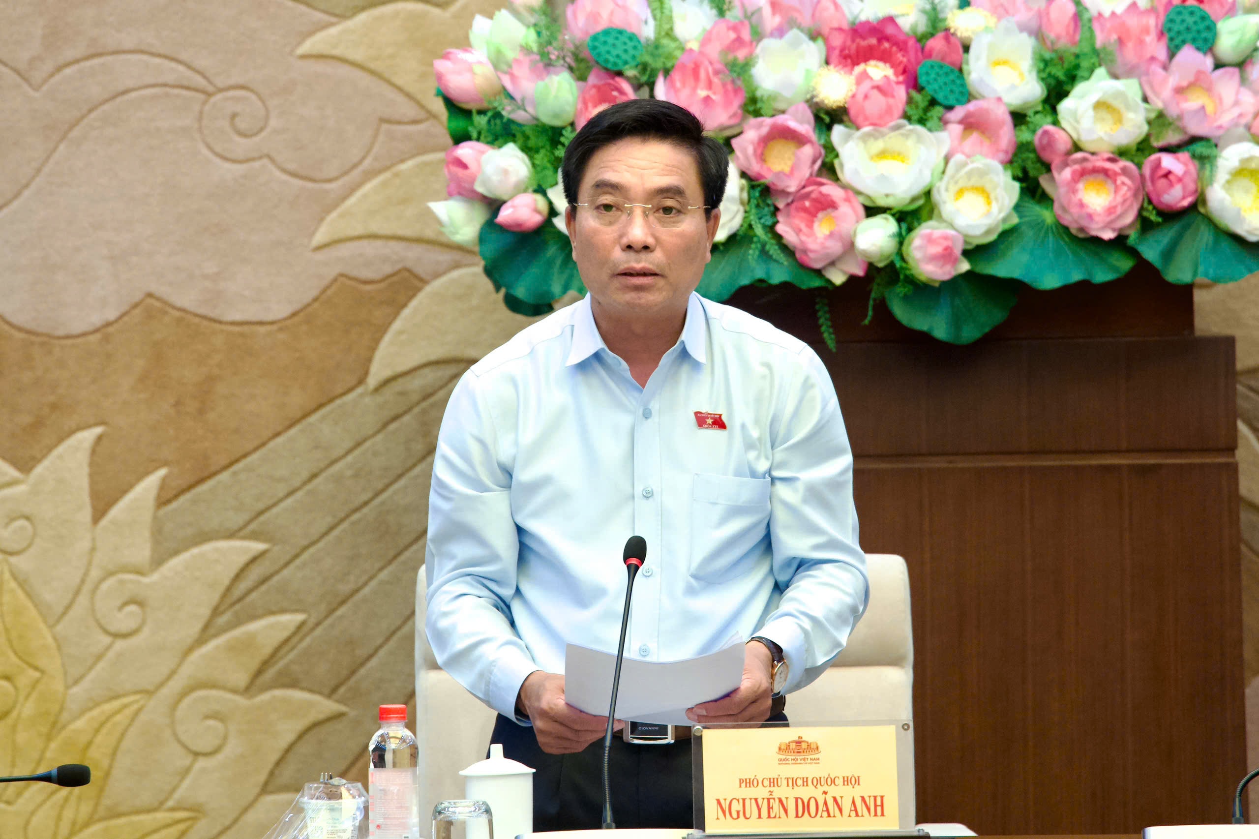 Phó Chủ tịch Quốc hội, Thượng tướng Nguyễn Doãn Anh chụp hình lưu niệm cùng các đại biểu (2)