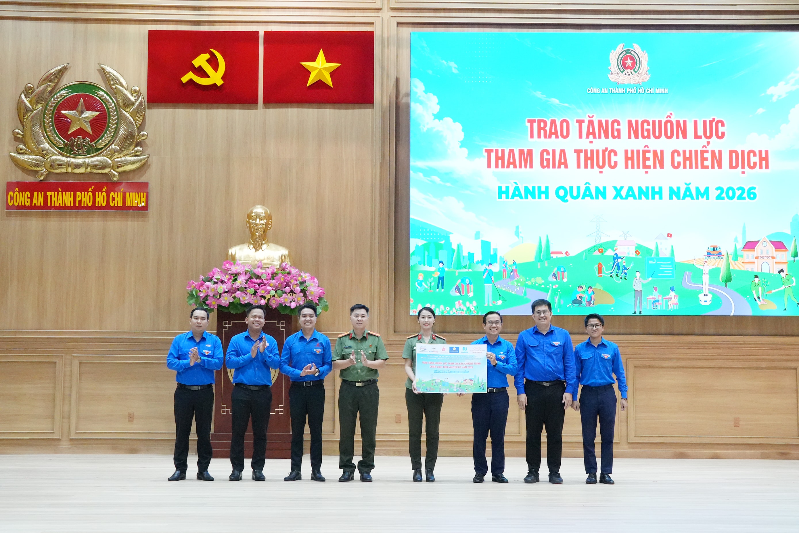 TP. Hồ Chí Minh Tuổi trẻ Công an xung kích vì Nhân dân phục vụ 2