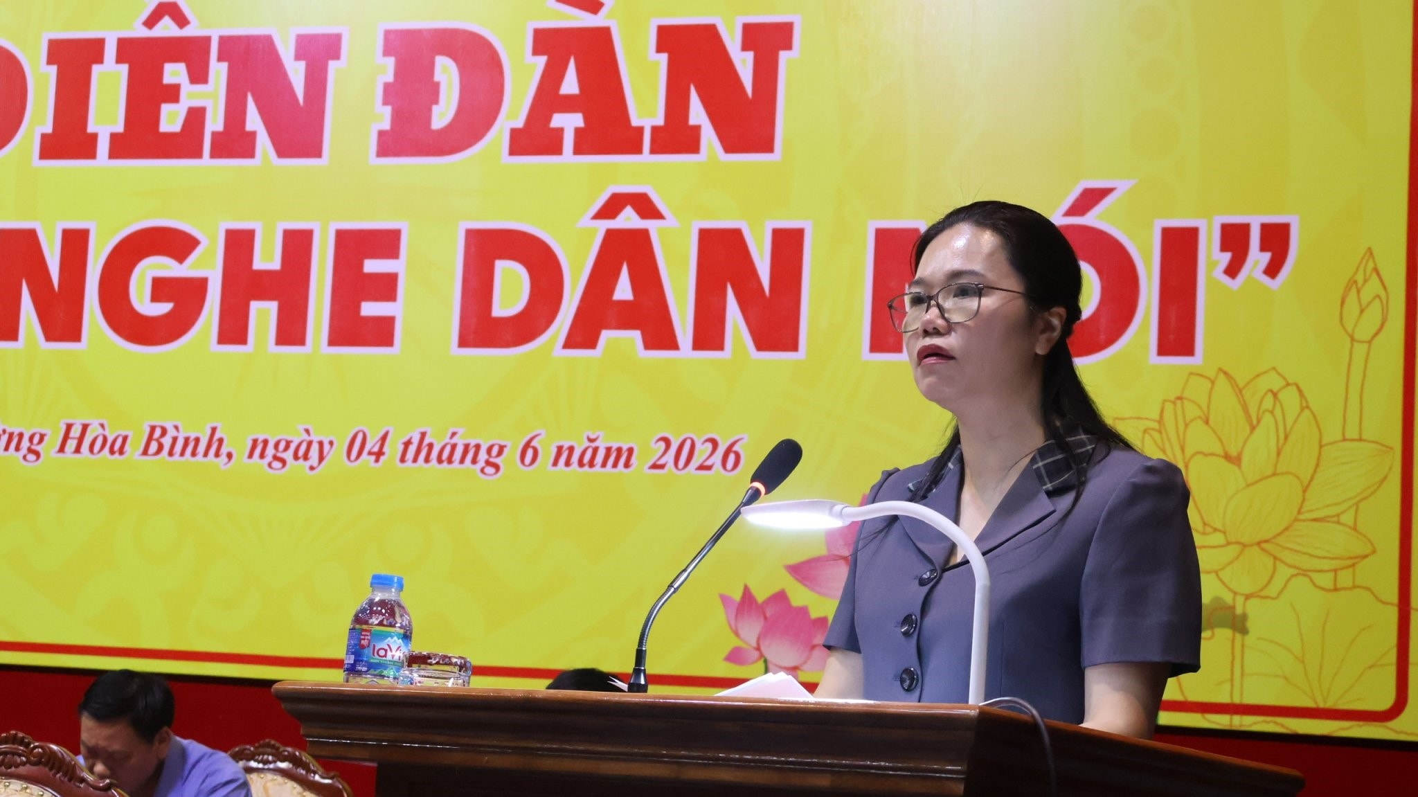 Cik Bui Thi Minh, Timbalan Setiausaha Jawatankuasa Parti Wilayah dan Pengerusi Jawatankuasa Barisan Tanah Air Wilayah, telah mempengerusikan forum tersebut.