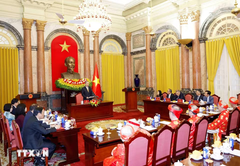 aa24dfd57111e811a4b44265e78-_ttxvn-tong-bi-thu-chu-tich-nuoc-to-lam-gap-mat-nguoi-cao-tuoi-tieu-bieu-toan-quoc-0506-11.jpg.avif