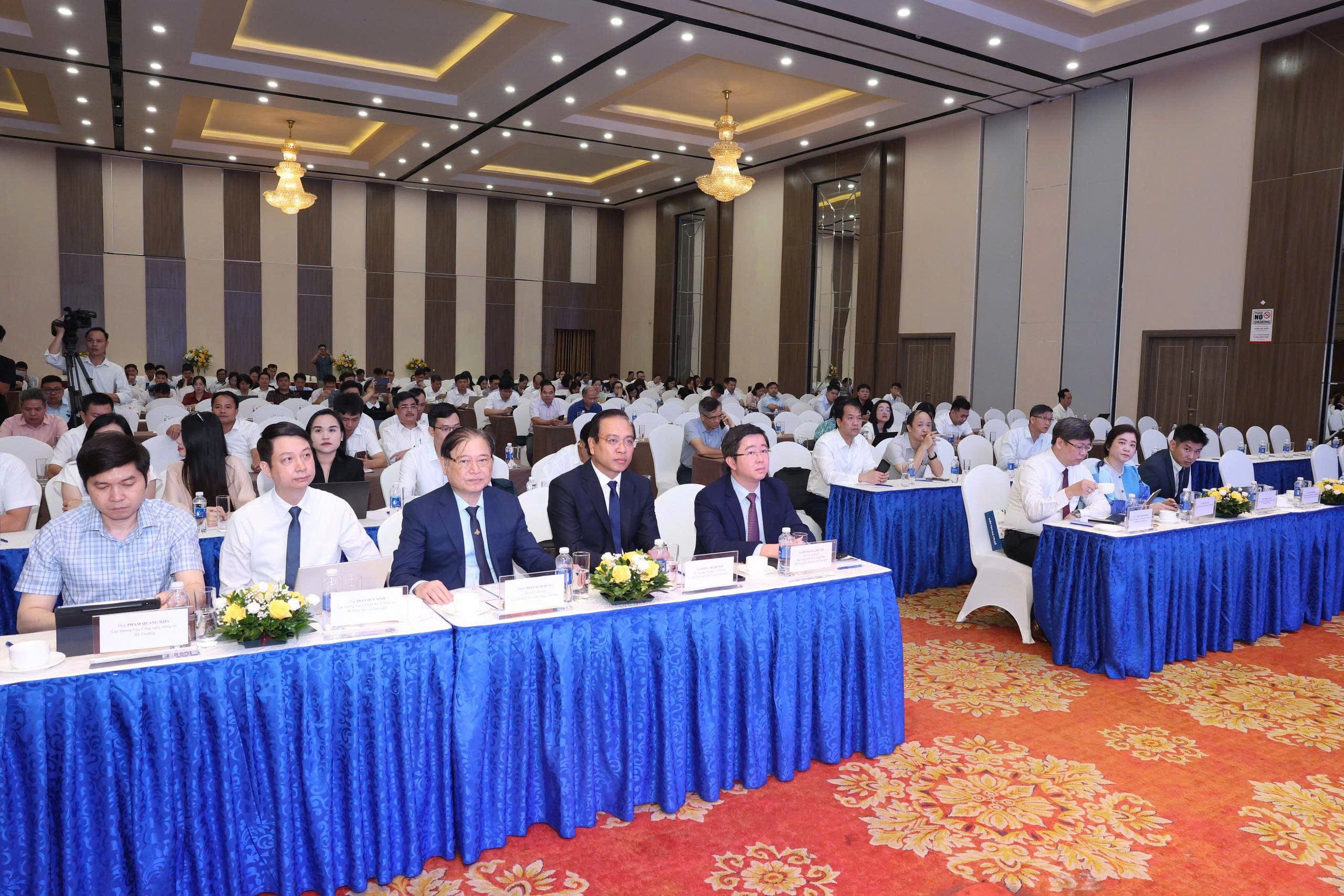 Các đại biểu tham dự diễn đàn
