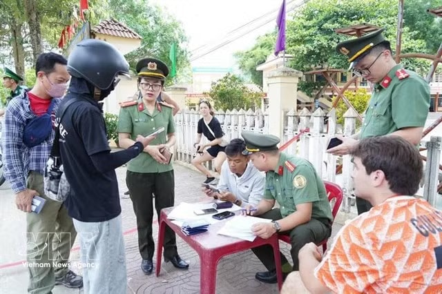 Tuyen Quang police tighten checks on foreigners in border areas. (Photo: VNA)