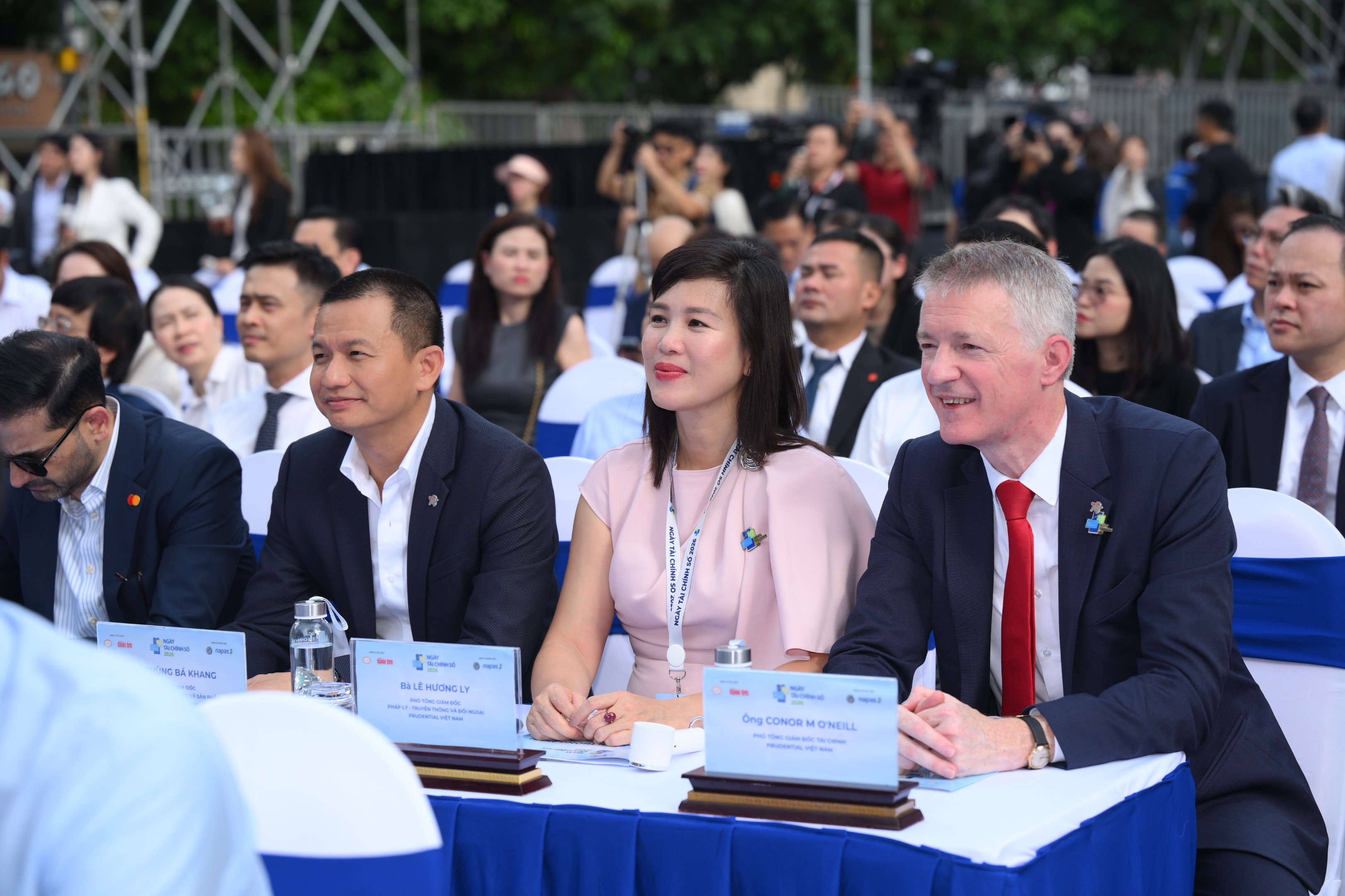 Đại diện Prudential Việt Nam tham dự sự kiện có ông Conor M. O’Neill – Phó Tổng Giám đốc Tài chính, bà Lê Hương Ly – Phó Tổng Giám đốc Pháp lý, Truyền thông & Đối ngoại, cùng ông Phùng Bá Khang – Phó Tổng Giám đốc Khách hàng, Tiếp thị và Sản phẩm.