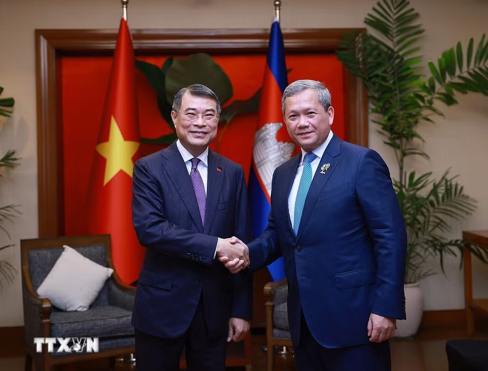 Thủ tướng Lê Minh Hưng gặp Thủ tướng Campuchia Hun Manet. (Ảnh: Dương Giang/TTXVN) ttxvn-thu-tuong-le-minh-hung-gap-thu-tuong-campuchia-2.jpg