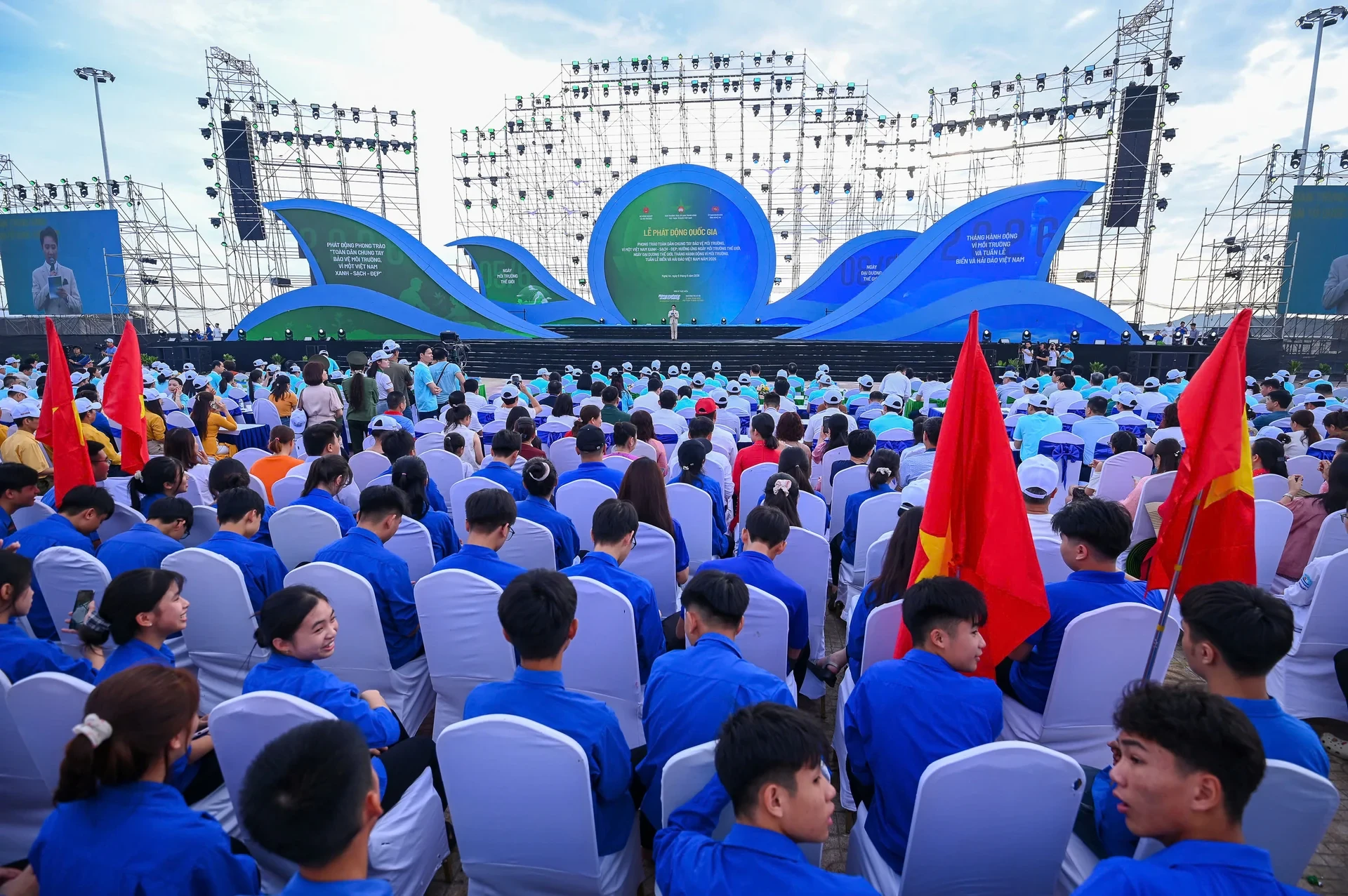 le-phat-dong-quoc-gia-keu-goi-toan-dan-bao-ve-moi-truong-064005_815.webp