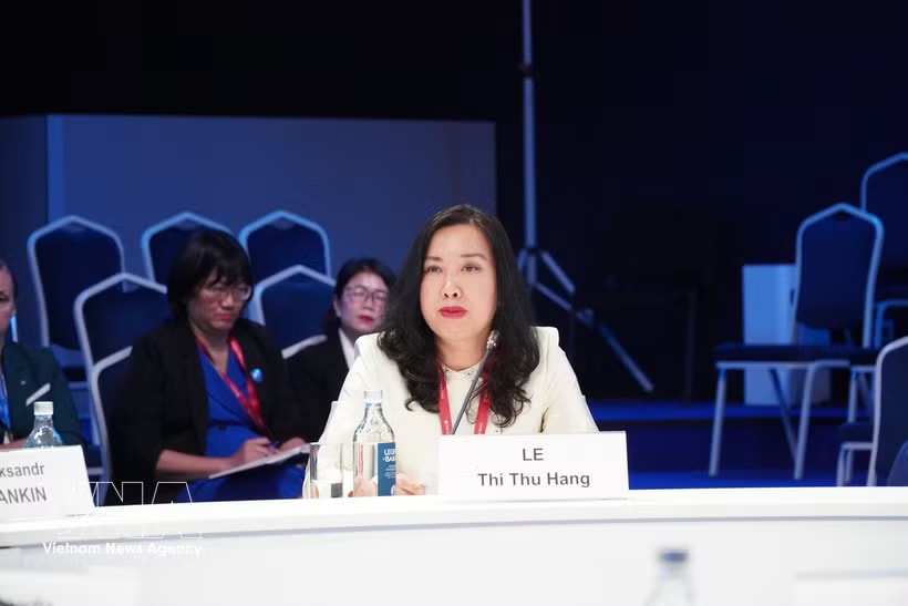 Deputy Minister of Foreign Affairs Le Thi Thu Hang speaks at the panel discussion titled “Russia – APEC: Broad Cooperation Prospects on the Horizon until 2035”. (Photo: VNA)