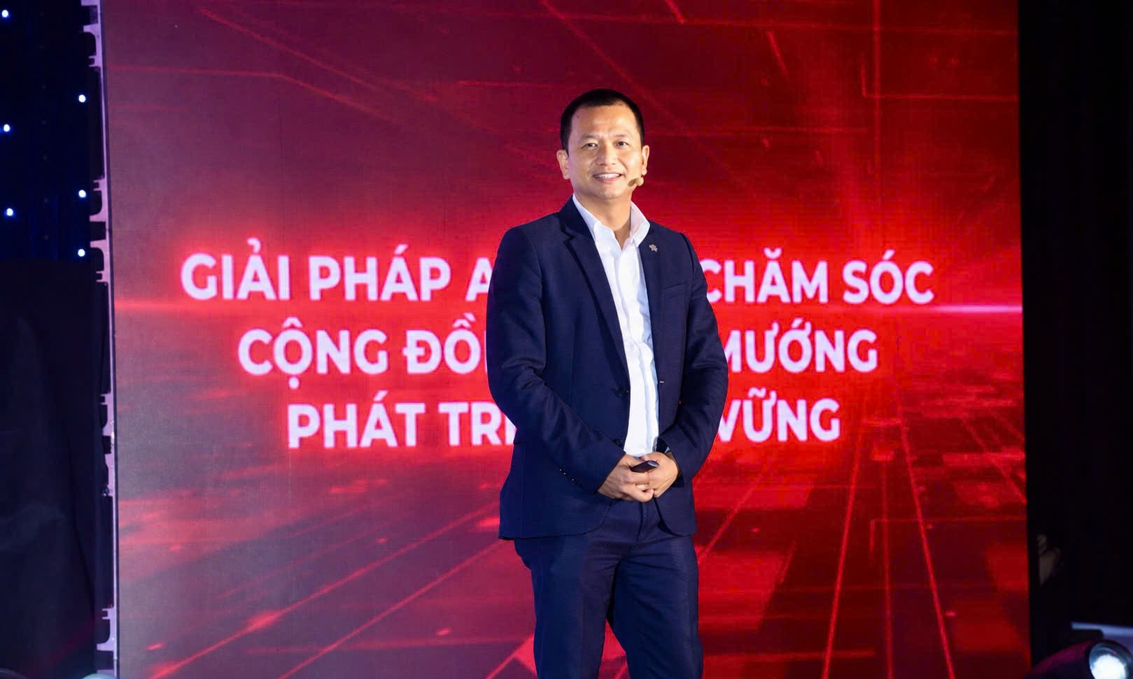 Ông Phùng Bá Khang, Phó Tổng Giám đốc Khối Khách hàng, Tiếp thị và Sản phẩm Prudential Việt Nam chia sẻ tại hội thảo