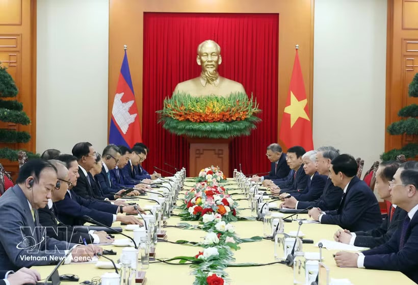 General Secretary of the Communist Party of Vietnam Central Committee To Lam meets with President of the Cambodian People's Party (CPP) and President of the Cambodian Senate Hun Sen on September 1, 2025. (Photo: VNA)