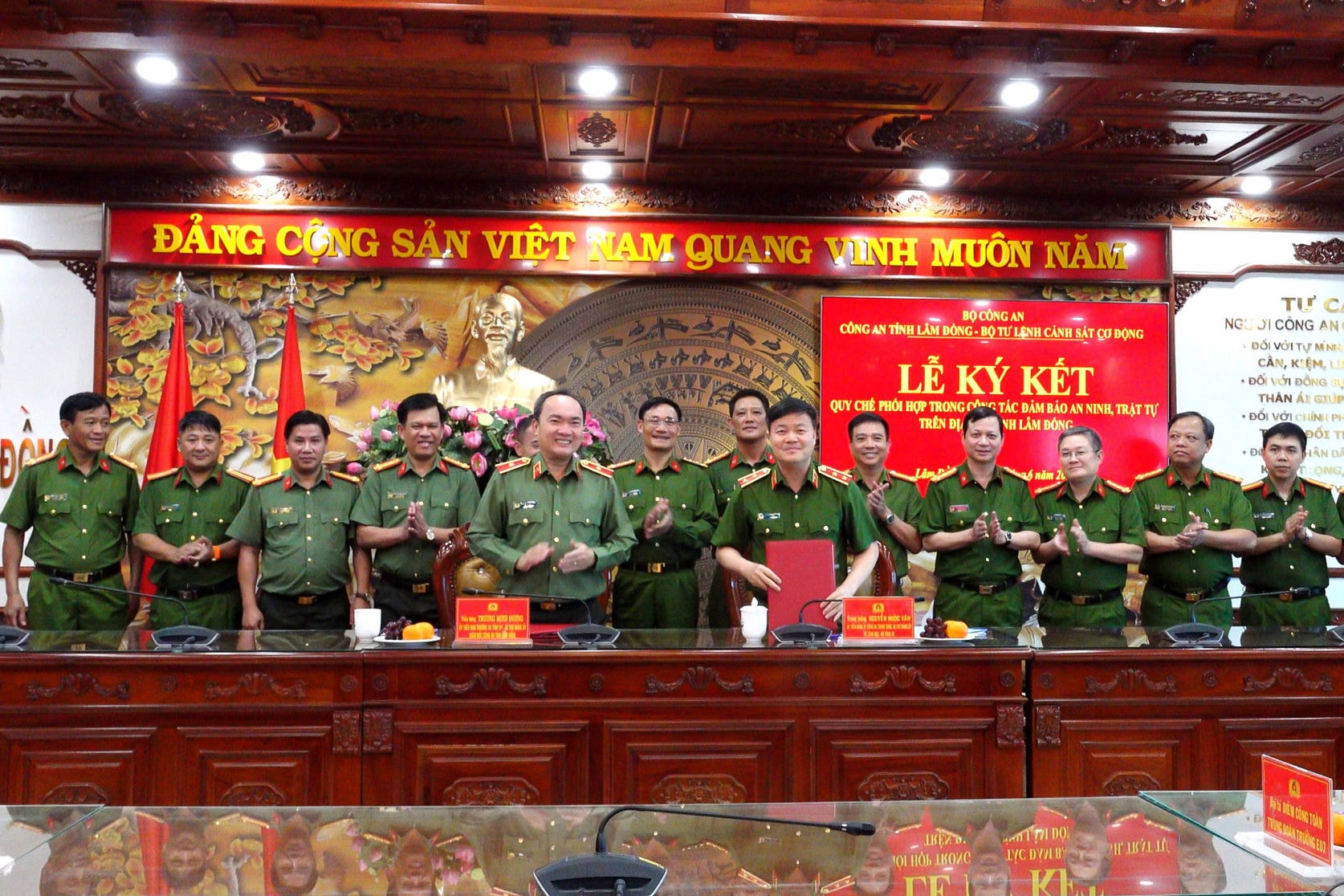 cong-an-tinh-lam-dong-va-bo-tu-lenh-canh-sat-co-dong-ky-ket-quy-che-phoi-hop-1-.jpg