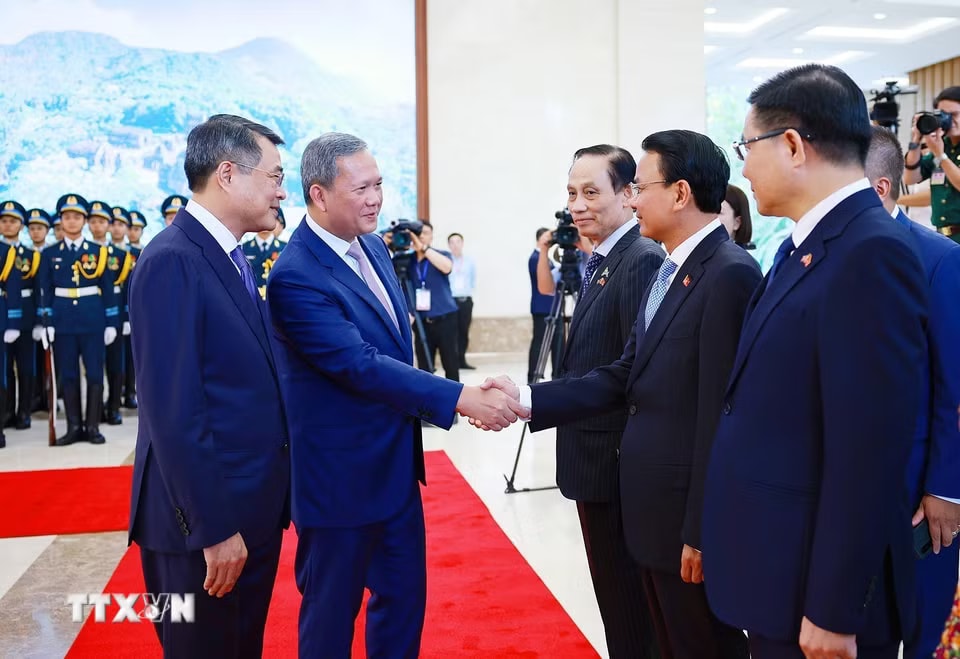e5a9567f30902cdb57feb901aea868e56e8a402356a73-_ttxvn-le-don-thu-tuong-campuchia-hun-manet-tham-chinh-thuc-viet-nam-14.jpg.avif