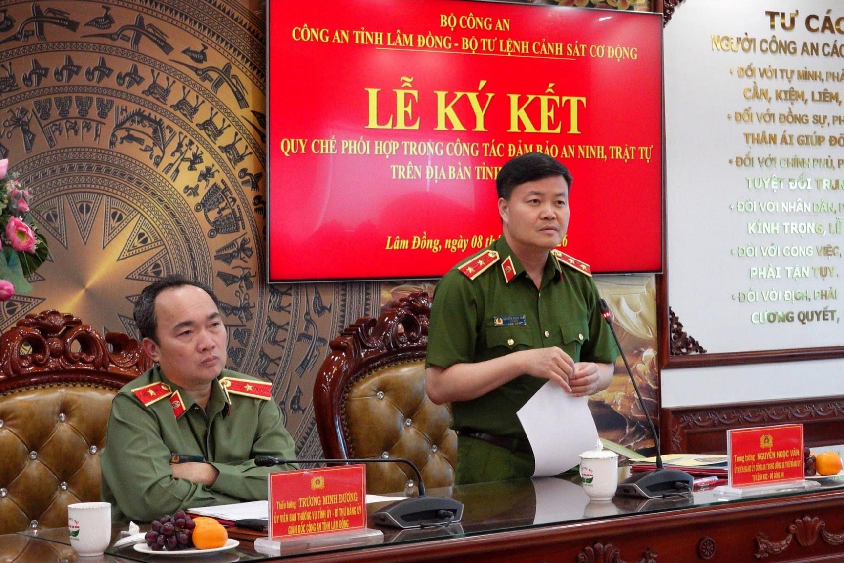 trung-tuong-nguyen-ngoc-van-tu-lenh-bo-tu-lenh-canh-sat-co-dong-danh-gia-cao-cong-tac-phoi-hop-voi-cong-an-tinh-lam-dong-1-(1).jpg