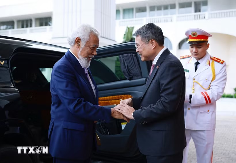 Thủ tướng Lê Minh Hưng đón Thủ tướng Timor-Leste Kay Rala Xanana Gusmão. (Ảnh: Dương Giang/TTXVN)
