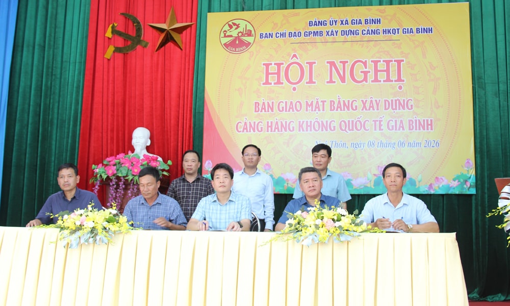cang-hang-khong-quoc-te-gia-binh.jpg
