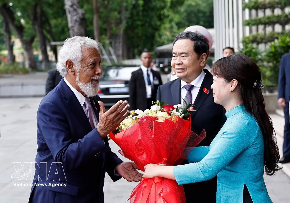 National Assembly Chairman Tran Thanh Man welcomes Timor-Leste Prime Minister Kay Rala Xanana Gusmão in Hanoi on June 9. (Photo: VNA)